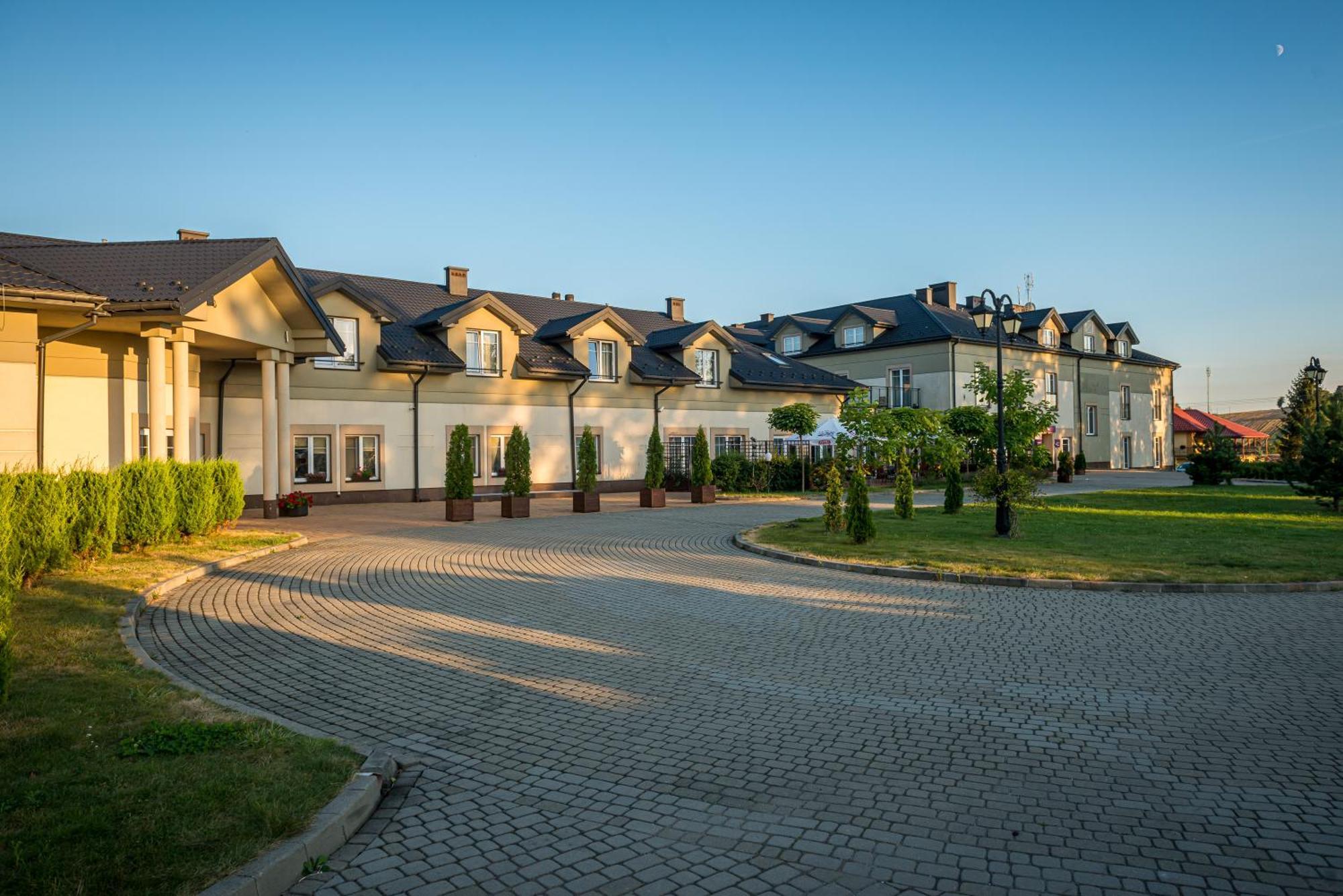 Doslonce Resort Wellnes & Farm Raclawice Exterior photo